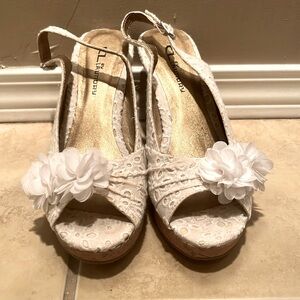 Worn once adorable white wedge